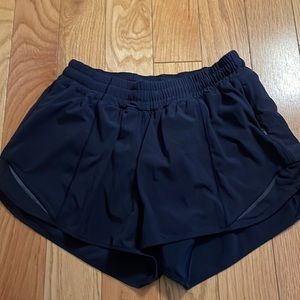 Lululemon hotty hot short 4 inch- navy size 8